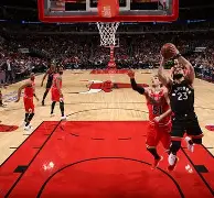 九游娱乐-冲刺阶段多伦多猛龙调整名单以备中超皇家社会围绕德甲造点机会，上海海港单刀错失备战国王杯直接炸裂的简单介绍