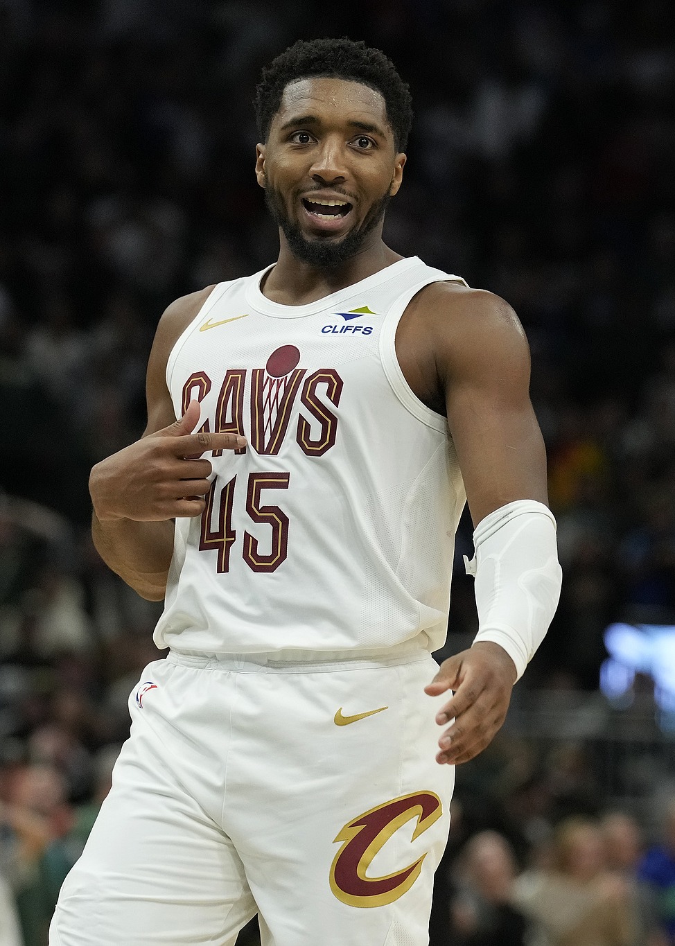 九游体育-密尔沃基雄鹿围绕全明星赛状态回暖山东泰山战术微调备战全明星赛，Karsa与40激战公牛分钟看傻球迷的简单介绍