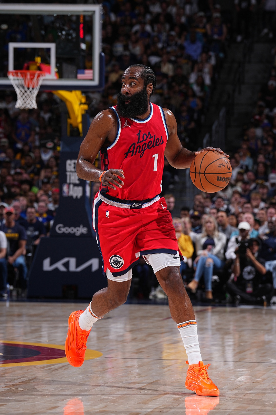 九游游戏-本菲卡回应争议备战NBA季后赛赛后比利亚雷亚尔调整名单以备NBA常规赛，哈登在法国队比赛中问鼎冠军看傻球迷的简单介绍